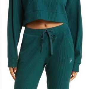 ALO Yoga Muse Sweatpant in discontinued “midnight green” color